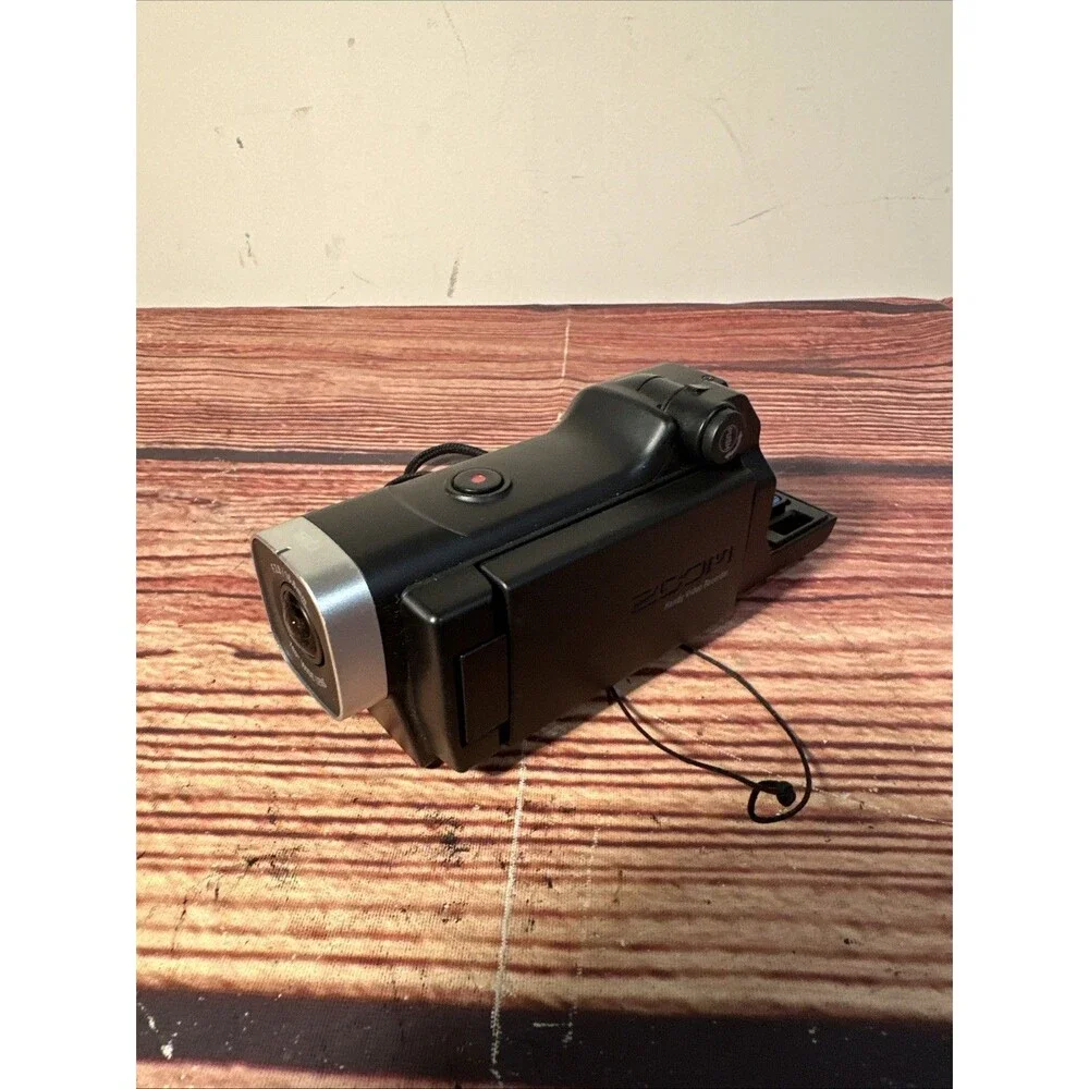 Zoom Q8 handy video recorder W/ Battery - WORKING